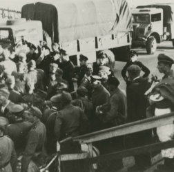 Arrestatie van o.a. groep SD-ers die naar Schiermonnikoog waren gevlucht, 1945.